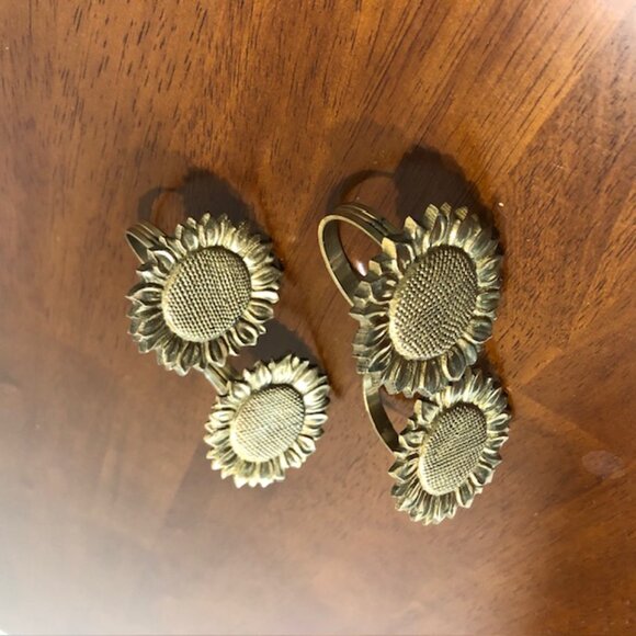 Sunflower Metal Napkin Ring Holders Set of 4 Pre-Owned. - Picture 12 of 13